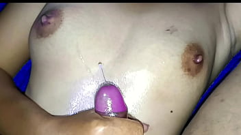Crot Di Payudara Mungil Keponakanku