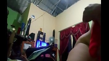 Pasangan Suami Istri Beraksi Hot Di Live Show
