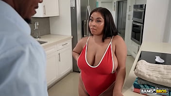 Bangbros – Juliana Dreams Nikmati Pijat Payudara Berminyak Dan Ditiduri Ayah Tiri
