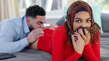 Kakak Tiri Akan Mengajari Adik Hijabnya Beberapa Hal Sebelum Menikah – Hijablust