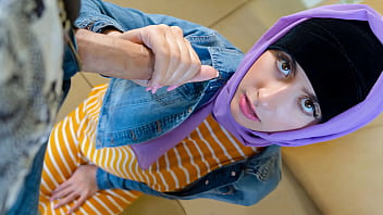 Gadis Timur Tengah Siap Jalani Segalanya Dengan Pelatihnya – Hijablust