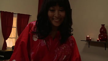 Yuki Mori Menunduk Dan Memohon Untuk Kontol Besar Amerika