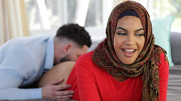 Kakak Tiri Mengajari Adik Hijabnya Cara Memuaskan Pria – Hijablust