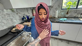 Istri Berhijab Seksi Ingin Selamatkan Pernikahan Dengan Belajar Memberikan Oral Dan Bicara Mesum – Hijablust