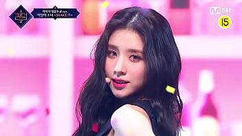 Loona Queendom 2 Guncang Panggung Dengan Shake It!