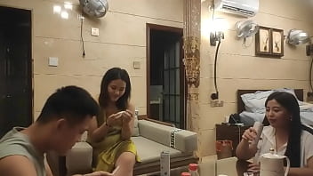 Gadis Tionghoa Seksi Dengan Gaya Super Modis, Tubuhnya Menggoda Bak Perawan Muda