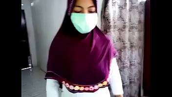 Jilbab Terbuka Memamerkan Tubuh Seksi