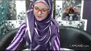 Pecundang Arab Menggoda Dengan Jilbabnya Yang Menggairahkan