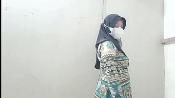 Menggoda Istri Tetangga Yang Kesepian Saat Suaminya Pergi Kerja