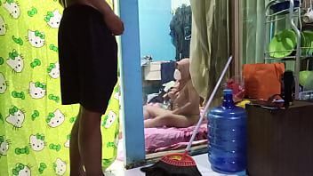 Melihat Kakak Ipar Lagi Asyik Mengocok Memeknya