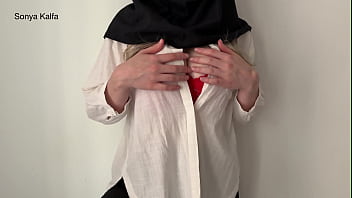 Sekretaris Berhijab Yang Seksi Dibayar Lebih Dengan Tubuhnya