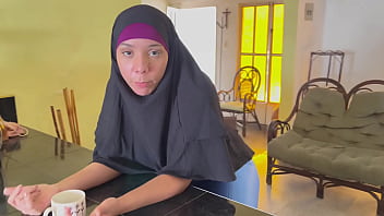 Menggoda Ibu Tiri Arab Muslimku Dengan Hijabnya Yang Menggoda