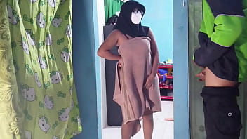 Tukang Antar Makanan Ngejebret Aku Lagi Ngewe Sendiri