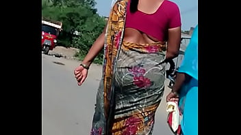 Paha Menggoda Dalam Balutan Sari