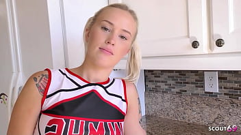 Remaja Cheerleader Kepang Layla Love Dengan Pantat Bulat Ditiduri Ayah Tiri